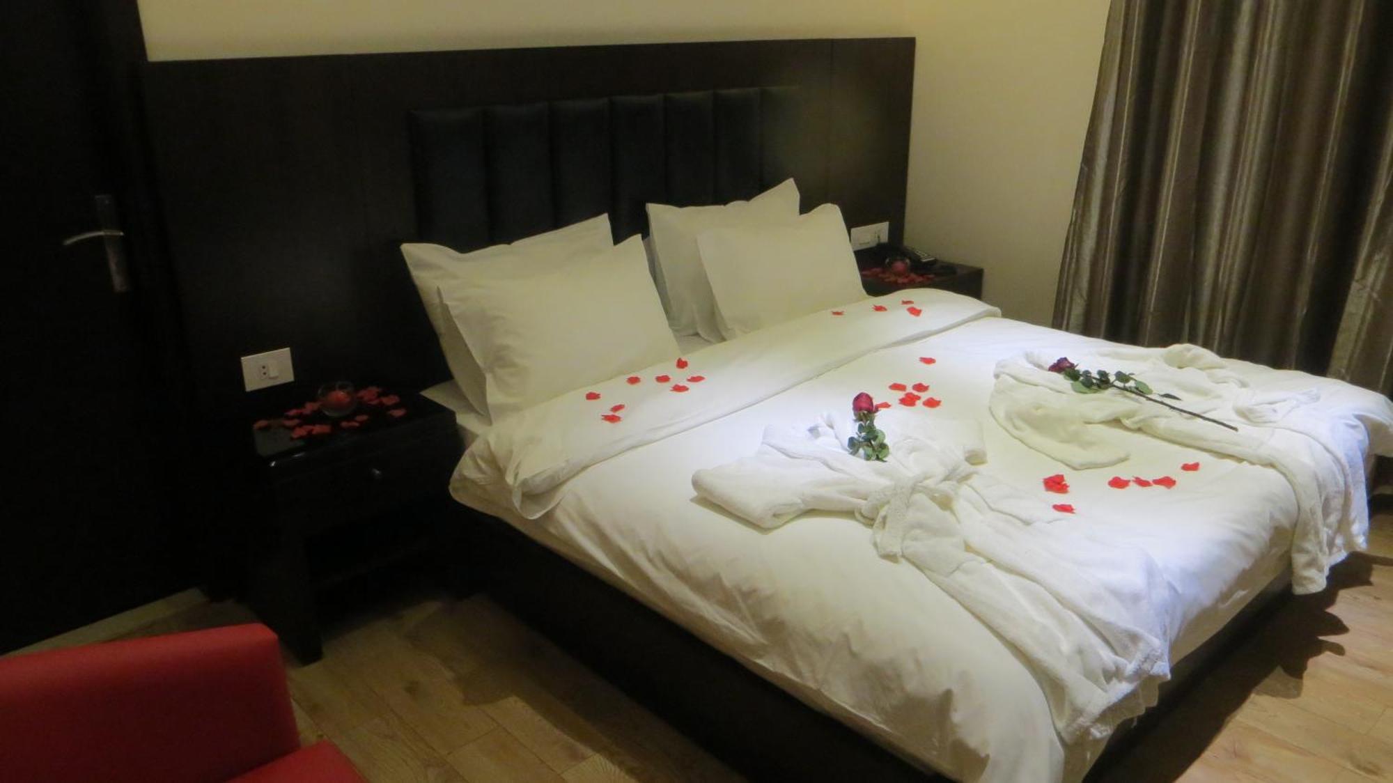 Jounieh Suites Boutique Hotel Exterior foto